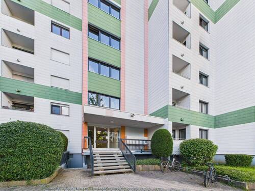 Hausansicht - 2-Zimmer-Dachgeschosswohnung mit Dachterrasse in Sindelfingen