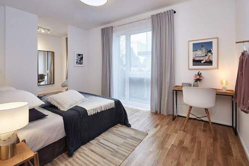 Großes Schlafzimmer mit Ankleidebereich - SCHNELL EINZIEHEN UND GLEICH WOHLFÜHLEN: Sonnige 4-Zi-Whg. mit gr. Balkon! Sie erhalten sogar noch den KfW-Zuschuss in Höhe von 26.250€!