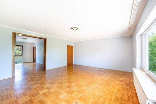 Wohnzimmer - 4 Zimmer Terrassenwohnung zum Kaufen in Heroldsberg