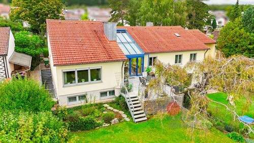 Einfamilienhaus Südansicht - Großzügiges Einfamilienhaus mit ausgebautem Keller + Weitläufiger Garten + Saniert 1999