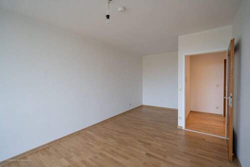 Wohn- und Schlafzimmer - 