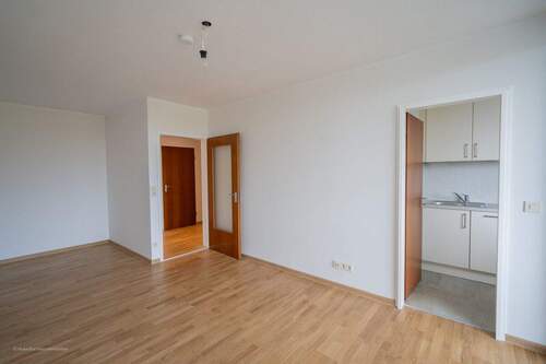 Wohn- und Schlafzimmer - 