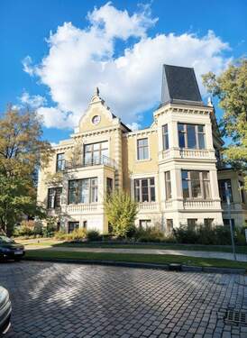 Hausansicht - Charmante Büro- Praxisfläche nähe Hauptbahnhof im Hochparterre inkl. Parkplatz