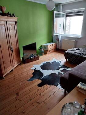 Wohnzimmer - Kleine, aber feine 2 Zimmer Wohnung mit gemütlichem Balkon in Veilhof