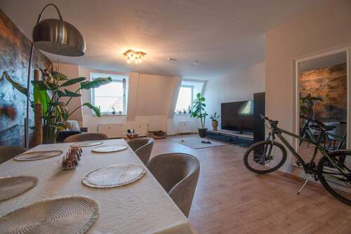 Wohnen / Essen - Etagenwohnung mit 96,50 m&sup2; in Kitzingen zur Miete