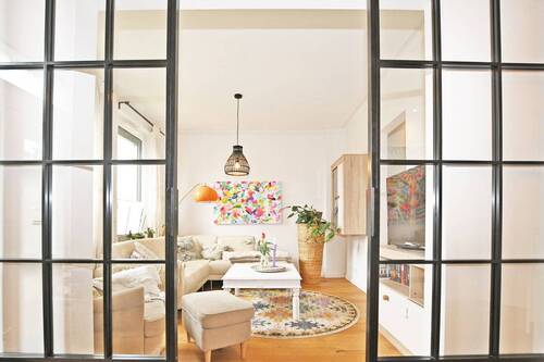 Wohnzimmer Blick durch die Glastür - 4 Zimmer Einfamilienhaus in Hamburg