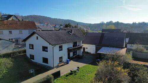 Drohnenperspektive - 7 Zimmer Mehrfamilienhaus, Wohnhaus zum Kaufen in Hofheim