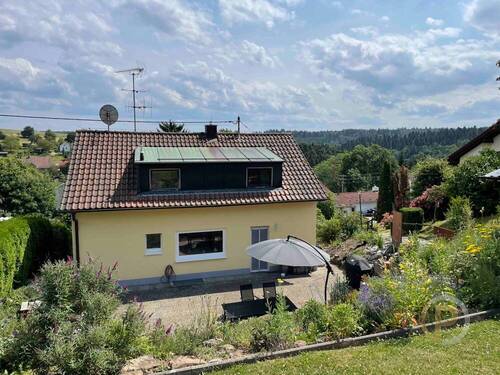 Haus Nordansicht - Landflair! Haus mit großem Garten - für das Erholungspark-Gefühl vor der eigenen Tür.