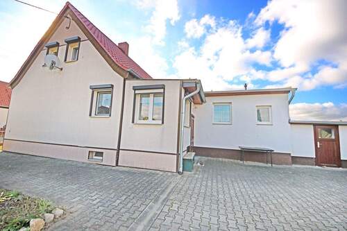 Hausansicht / Grundstücksseite - 