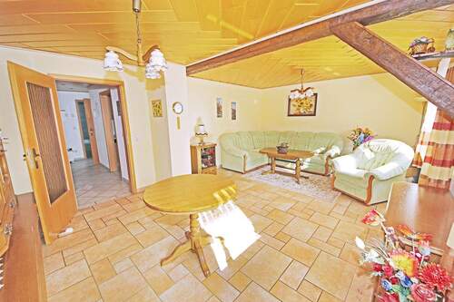 Wohnzimmer im EG - Mehrfamilienhaus, Wohnhaus mit 92,00 m² in Dessau-Roßlau zum Kaufen