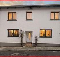 Gemeinsam Wohnen undoder Clever Vermieten modernisiertes Zweifamilienhaus in Fürfeld