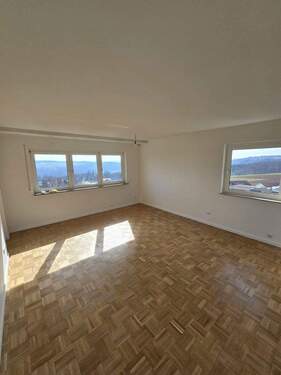 Wohnzimmer - Etagenwohnung mit 100,20 m&sup2; in Blaustein zum Kaufen