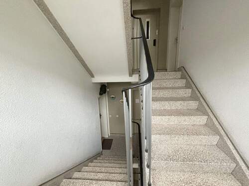 Treppenhaus - 3 Zimmer Etagenwohnung in Leverkusen