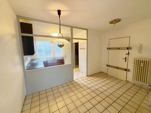 Eingangsbereich - Etagenwohnung mit 82,00 m&sup2; in Leverkusen zum Kaufen