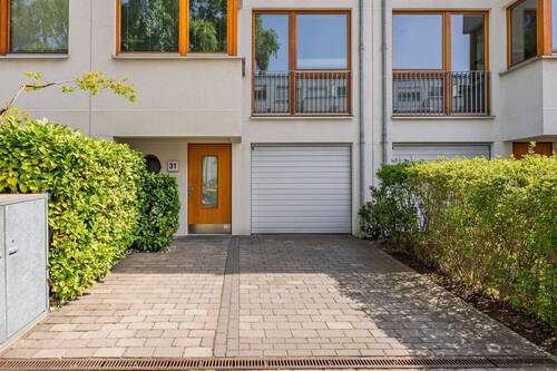 Moderne Fassade mit großzügigen Fensterflächen - 7 Zimmer Reihenmittelhaus zum Kaufen in Berlin