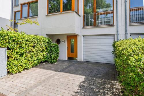 Gepflegtes Reihenhaus mit klarer Linienführung - 7 Zimmer Reihenmittelhaus in Berlin