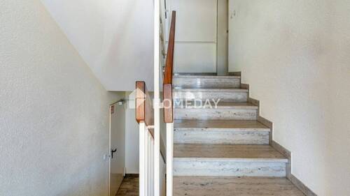 Treppenhaus 1 - 3 Zimmer Etagenwohnung in Zirndorf