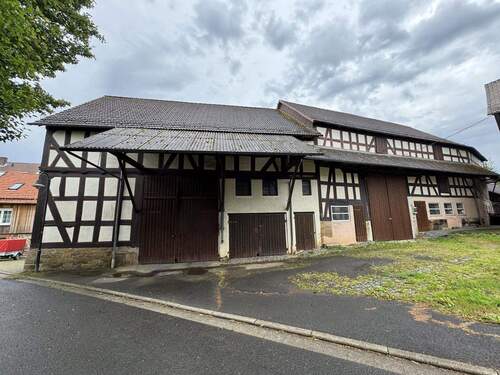 Anliegende Scheunen - 6 Zimmer Bauernhaus, Landhaus zum Kaufen in Gilserberg-Moischeid