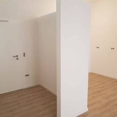 Eingang mit Garderobe - 2 Zimmer Etagenwohnung in Vaihingen an der Enz