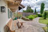 Hauszugang mit Südterrasse - 