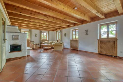 Wohnzimmer mit Kachelofen - 