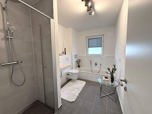 Bad - 2 Zimmer Etagenwohnung in Wiesbaden