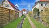 Zuweg zum Haus - 5 Zimmer Einfamilienhaus zum Kaufen in Berlin