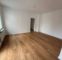 Helle 2-Zi.-Whg. im Erdgeschoss mit Einbauküche und Balkon - Fürth Innenstadt