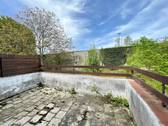 Balkon mit Blick auf die alte Stadtmauer - 