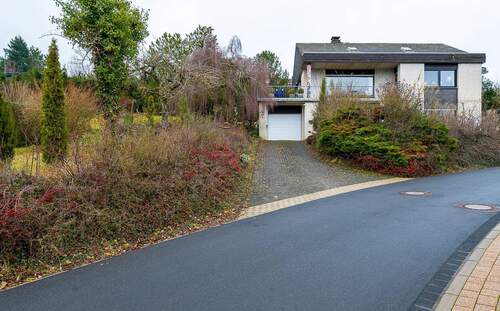 18357 Außenansicht - Freistehendes Einfamilienhaus + unbebautes Nachbargrundstück in Schönecken - ruhige Lage