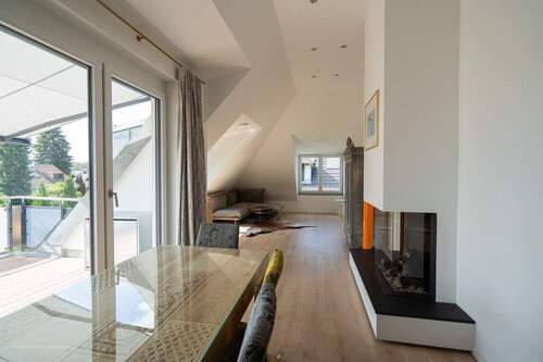 Wohnzimmer - 4 Zimmer Etagenwohnung in Unterhaching