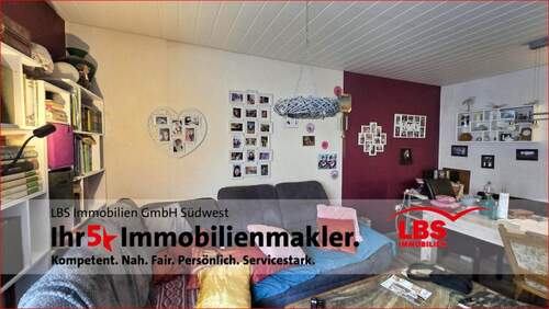 Wohnzimmer - 4 Zimmer Etagenwohnung in Pforzheim