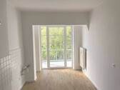 Küche, im Hintergrund der Balkon - Etagenwohnung mit 55,00 m&sup2; in Erfurt zur Miete