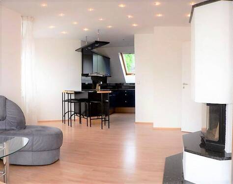 Wohnzimmer - Sehr schöne 2-Zi.-Wohnung mit großem Balkon, offenem Kamin , Einbauküche und Luxusbad zu vermieten