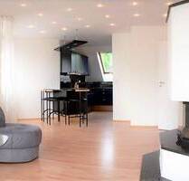 Sehr schöne 2-Zi.-Wohnung mit großem Balkon, offenem Kamin , Einbauküche und Luxusbad zu vermieten - Radebeul