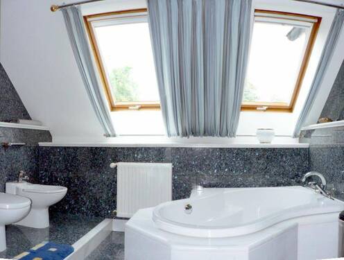 Badezimmer - Etagenwohnung mit 60,00 m² in Radebeul zur Miete