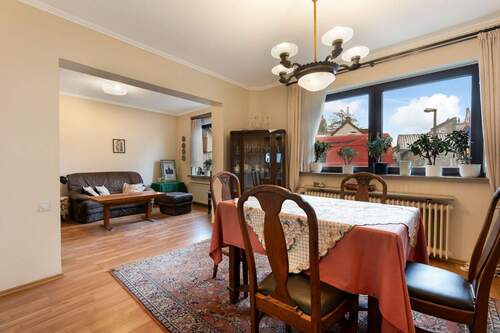 Wohn-/ Esszimmer Haus 1 - Handwerker aufgepasst! Historisches Zweifamilienhaus in Rheinnähe