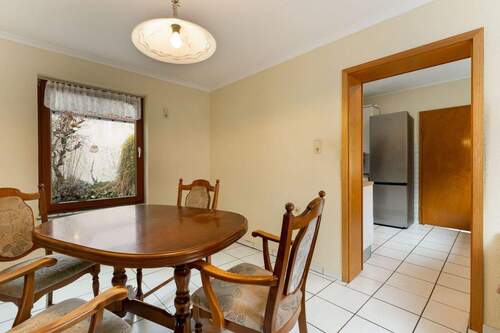 Esszimmer - 8 Zimmer Mehrfamilienhaus, Wohnhaus in Wesseling