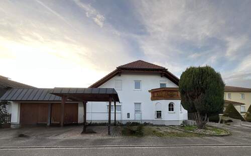 Hausansicht von der Straße - 