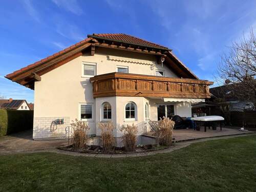 gepflegtes Haus - 1 Zimmer Mehrfamilienhaus, Wohnhaus zum Kaufen in Neuenburg