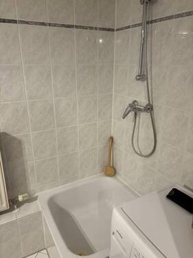 Bad mit Dusche - 
