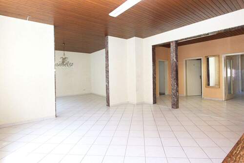Wohnzimmer - Ihre Chance im Zentrum: 4,5-Zimmer mit Garage - Start im Angebotsverfahren
