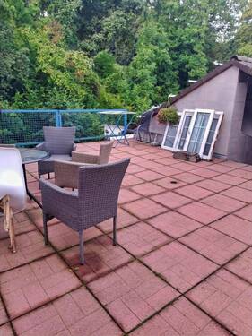 Terrasse / Durchgang zum OG - 