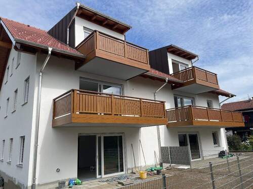 1. Stock links - Etagenwohnung mit 67,00 m² in Peiting zur Miete