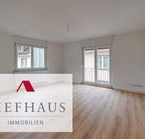 Erstbezug nach Kernsanierung - Stilvolle 4-Zimmer-Wohnung mit überdachtem Balkon in zentraler Lage - Würzburg Altstadt