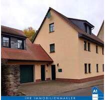 Burgnähe in Wettin: Komfortables Einfamilienhaus mit Einliegerwohnung, Garage und Pool - Wettin-Löbejün