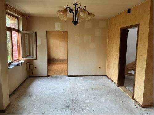 Wohnzimmer Erdgeschoss / Durchgangszimmer zum Schlafzimmer, Küche - 