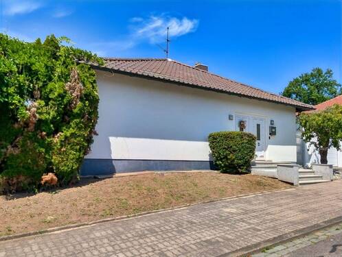 Hausfront - Einfamilienhaus mit 159,00 m&sup2; in Kaiserslautern zum Kaufen