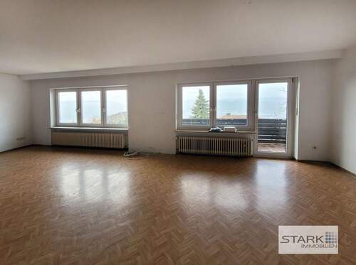 OG Wohnzimmer mit Balkonzugang.jpg - 