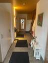Flur mit Zugang von Straße - Einfamilienhaus mit 152,00 m&sup2; in Drei Gleichen zum Kaufen